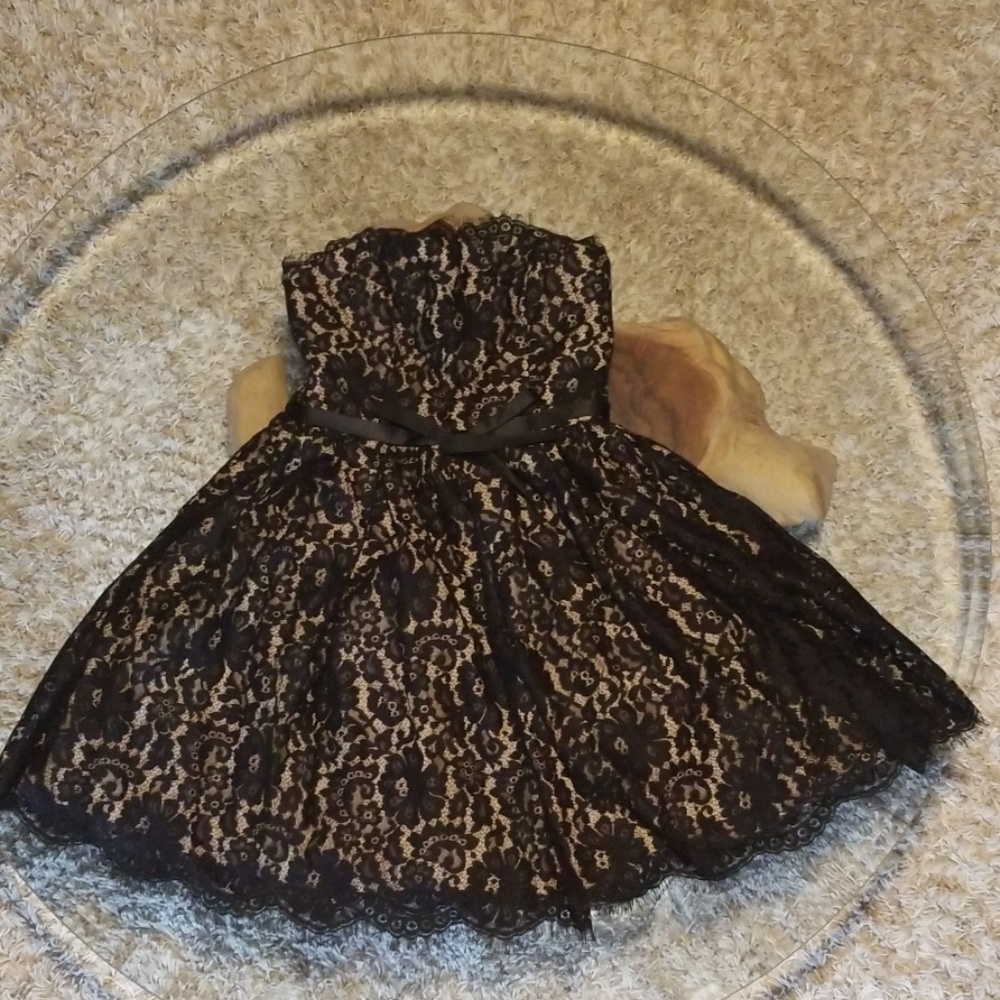 Robert Rodriguez Lace strapless dress